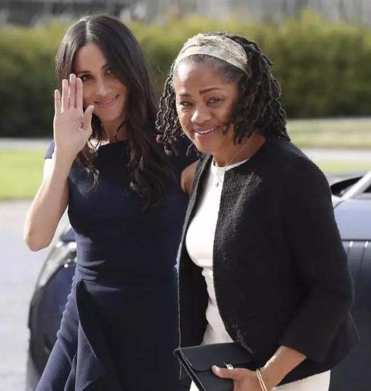 西班牙网红夫妇瓜在那吃,揭秘西班牙网红夫妇的美食之旅 第3张 西班牙网红夫妇瓜在那吃,揭秘西班牙网红夫妇的美食之旅 第3张